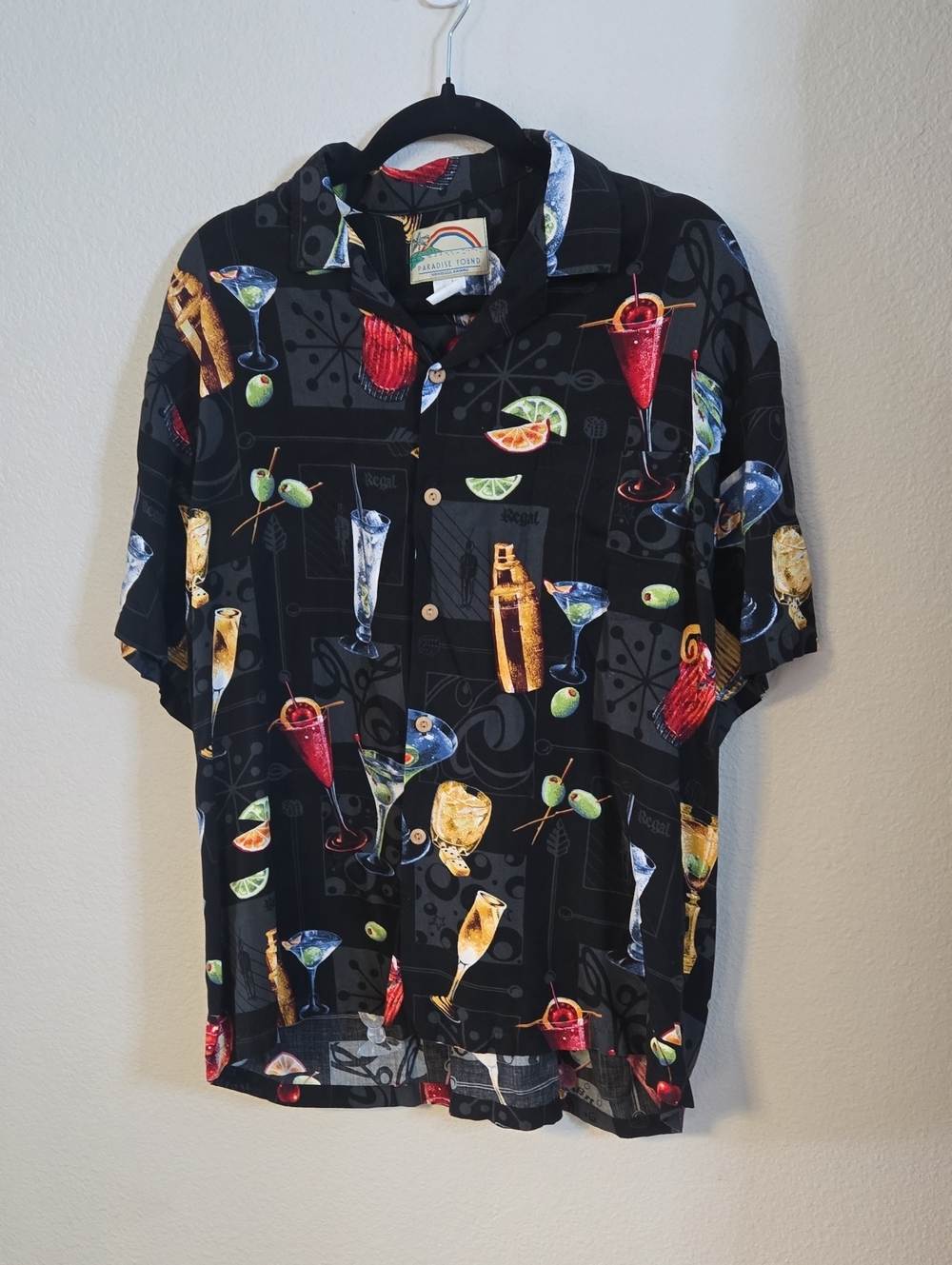 Paradise Found Black Cocktail-Print Short Sleeve Button-Down Shirt